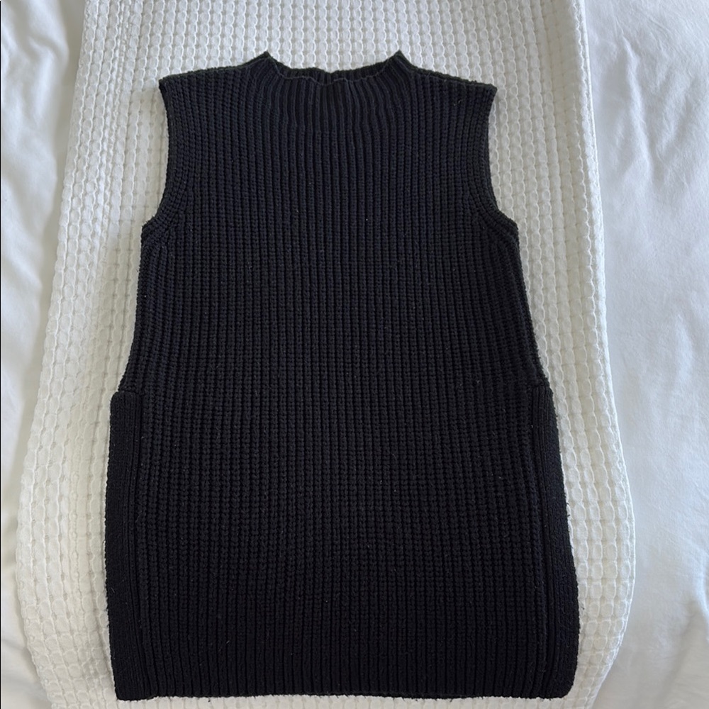 Black Sleeveless Women's Sweater